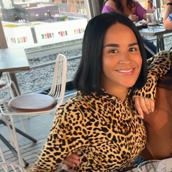 Meet your Posher, Melissa - Picture 1 of 1